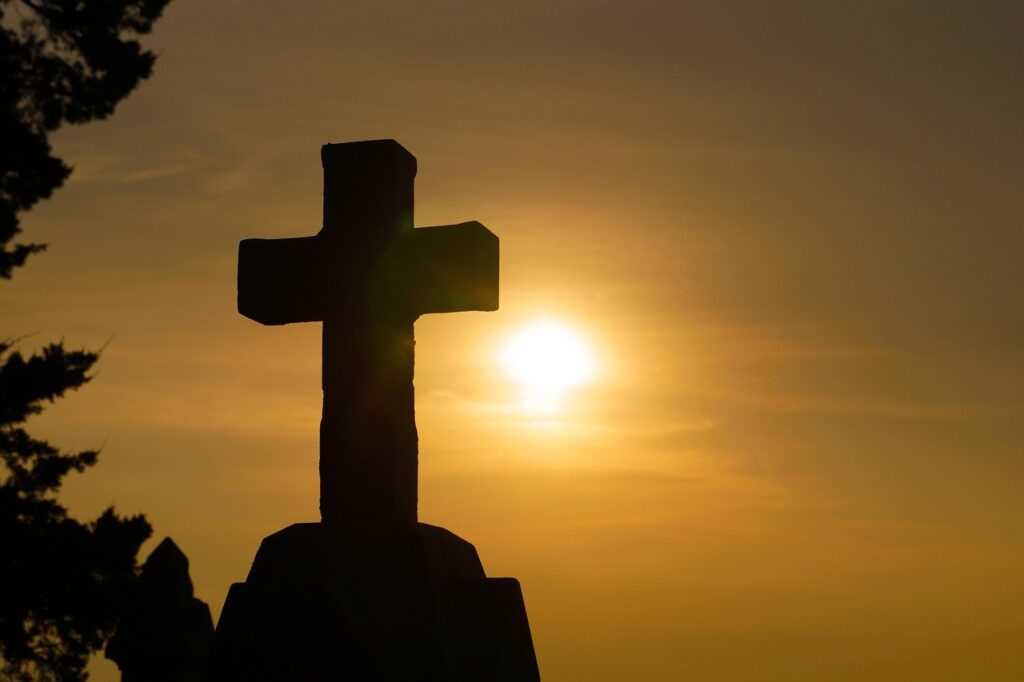 cross, sunset, silhouette, god, religion, christianity, religious, christian, spirituality, faith, belief, christ, hope, prayer, spiritual, nature, worship, pray, sunlight, love, catholicism, church, forgiveness, salvation, sunrise, symbol